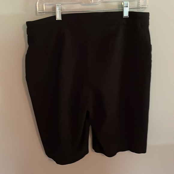 Shorts - Picture 3 of 4